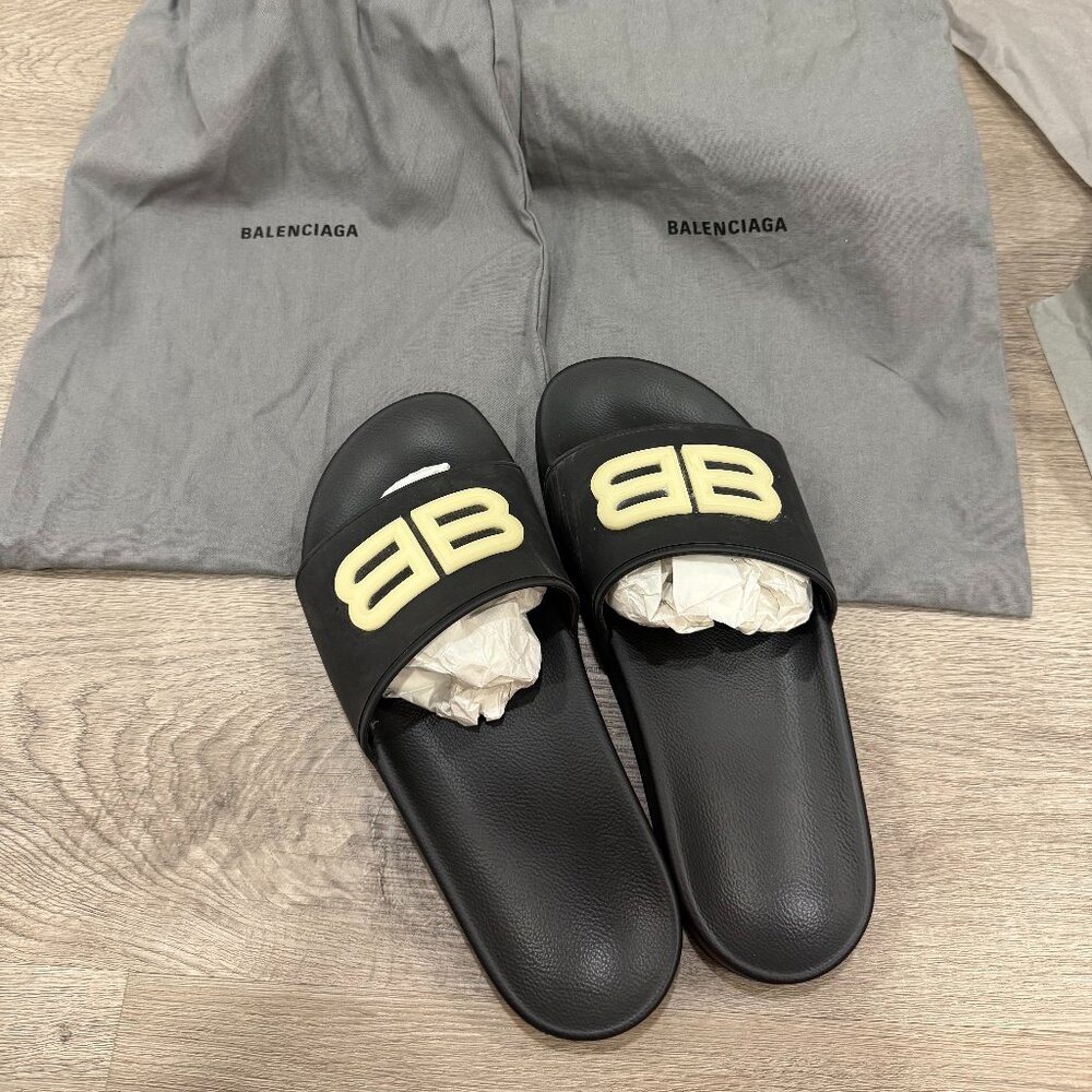 Balenciaga slices glow in the dark